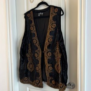 Carole Little black velvet vest embroidered in gold thread. 1X.